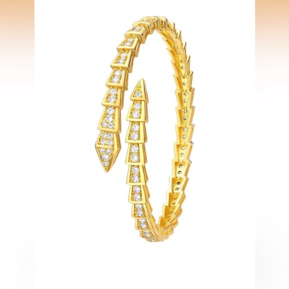 Gold  Women\'s Watch and Bracelet